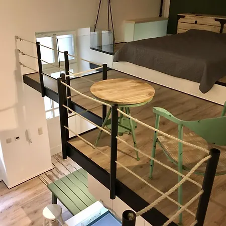 Standard By Hi5 - Terez 35 * Budapešť