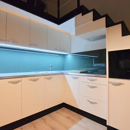 Apartment Standard Apartment By Hi5 - Terez 35 *